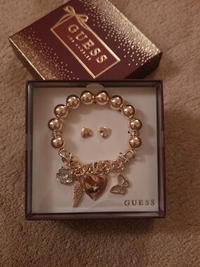 ❤️❤️ Guess Silver Tone Charm Bracelet with Heart, Wing & Flower Charms